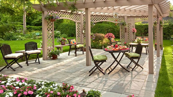 Các mẫu bàn ghế trang trí giúp nâng tính thẩm mỹ cho sân vườn của bạn