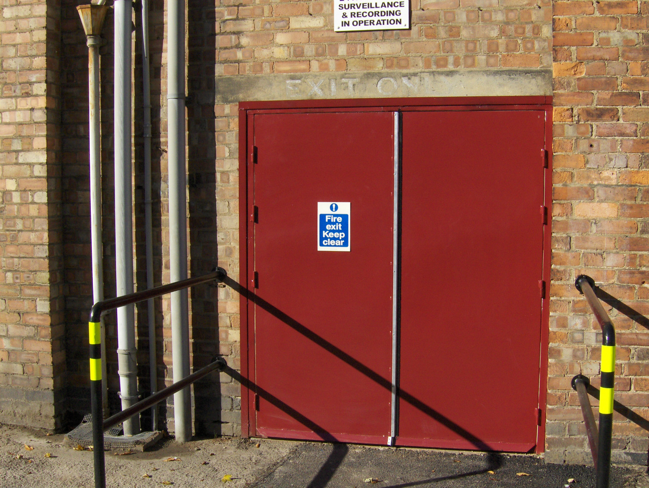 Thông thường các cửa chống cháy được lắp đặt tại vị trí thoát hiểm hoặc trọng yếu của công trình