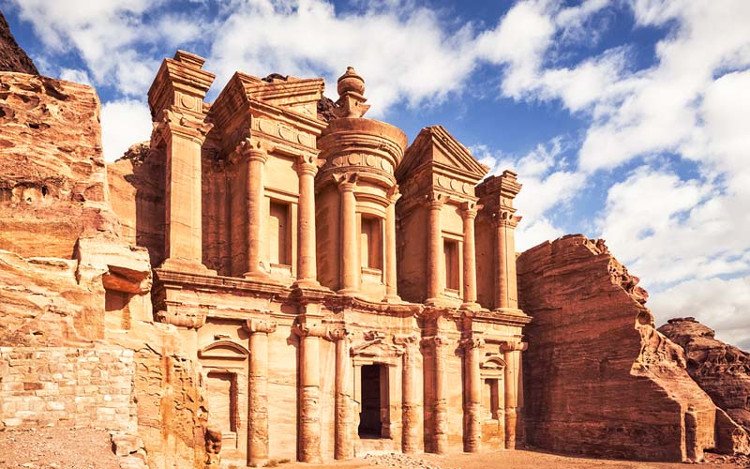Thành phố đá Petra là một trong những công trình cổ nhất