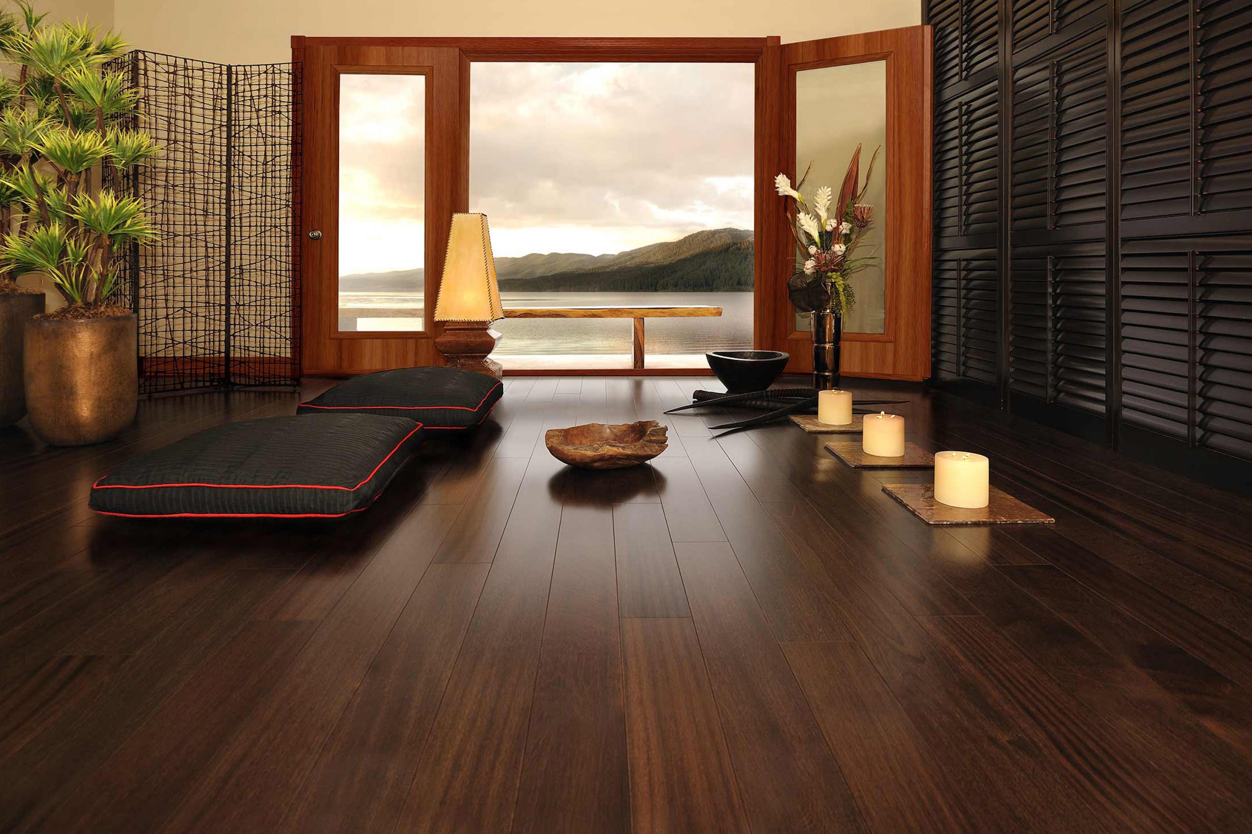 Sàn làm bằng gỗ cần có độ chịu mài mòn và độ dày tốt