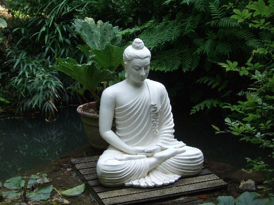 Đặt tượng Phật ở đâu ngoài sân vườn là hợp lý?